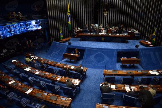 Senadores se insultaron