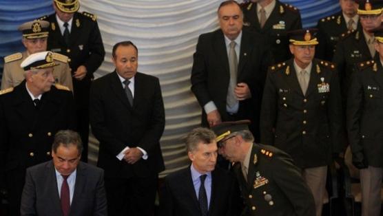 Macri junto a las FFAA