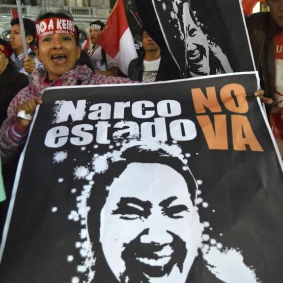 Miles de activistas en una marcha contra Keiko Fujimori, ayer en Lima