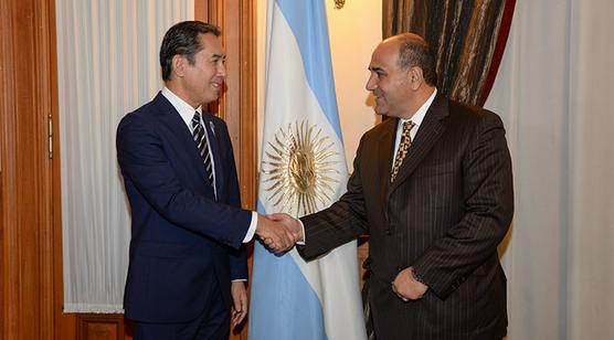 Manzur con embajador