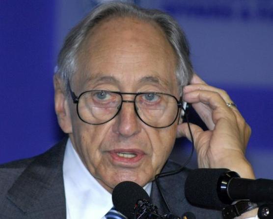 El escritor futurista estadounidense Alvin Toffler