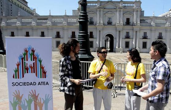 Una de las tantas campañas de la fundación atea