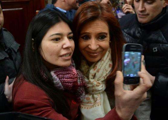 Cristina ingresando ayer al Instituto Patria