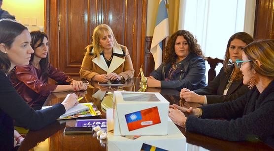 Reunión de Amnistía con funcionarios provinciales