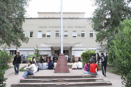 La sede central de Filosofía y Letras de la UNT