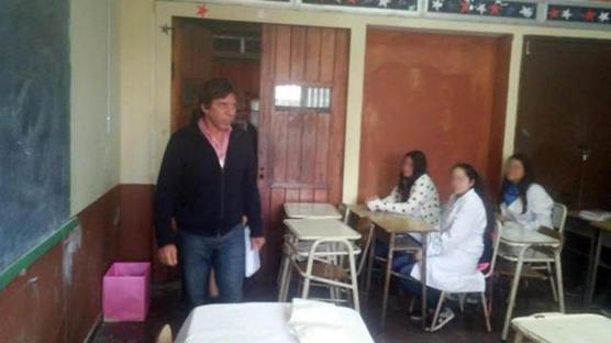 Bussi recibió el repudio junto a la docente que lo invitó