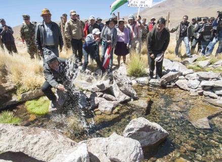 Cob de Potosí promocionará derechos bolivianos de los manantiales