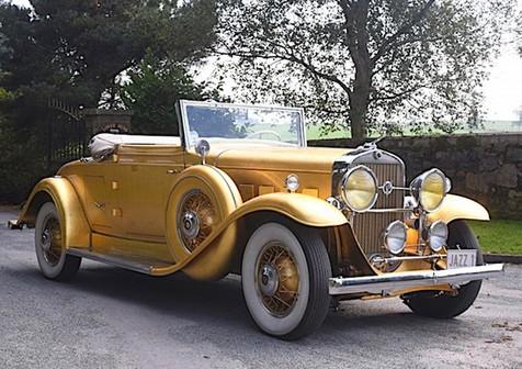 Un Cadillac de oro se subasta en París