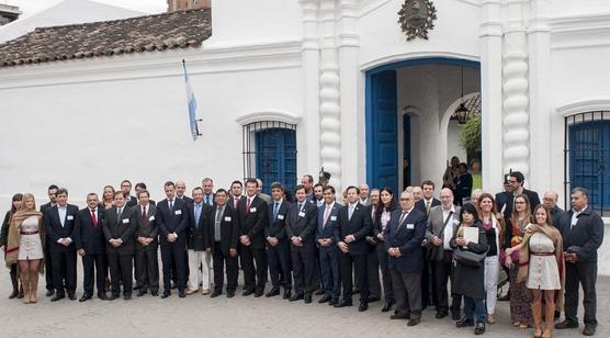 La foto en familia de los asistentes a las jornadas, en Casa Histórica