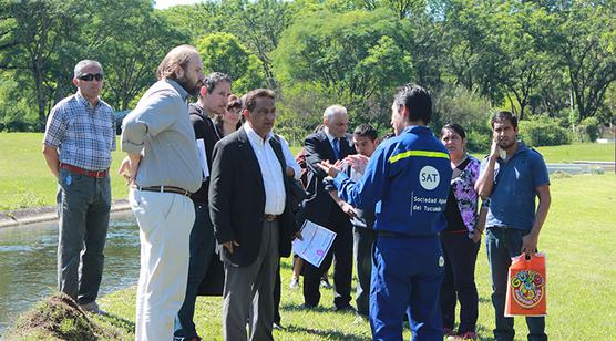 Consumidores reciben información de técnicos de la SAT en El Cadillal