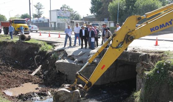  Alfaro supervisó los trabajos que lleva adelante el municipio en el canal de la Termoeléctrica