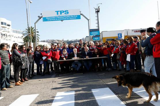 Trabajdores de la aduana chilena de paro