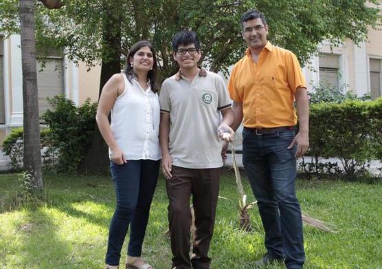 Ernesto con sus profesores