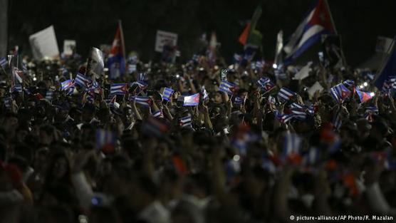 Una multitud anoche en la Plaza de la Revolución, en La Habana