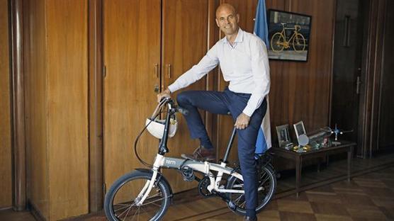 Dietrich con su bicicleta