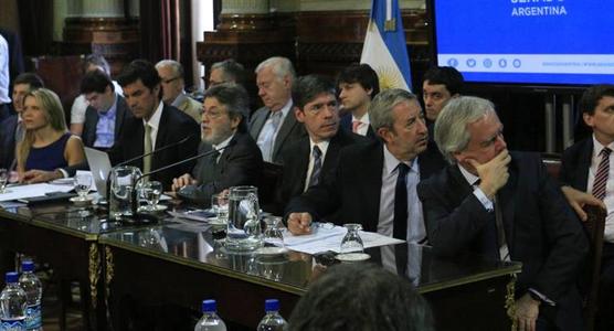 Senadores durante el tratamiento