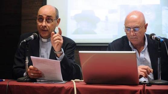  Monseñor Victor Manuel Fernandez, Rector de la Universidad Católica hace el anuncio, ayer