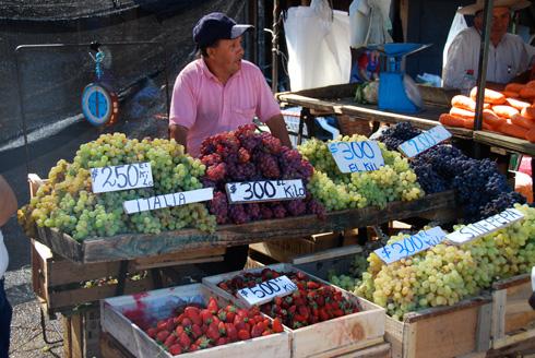 El costo de vida crece y se congelaron los sueldos