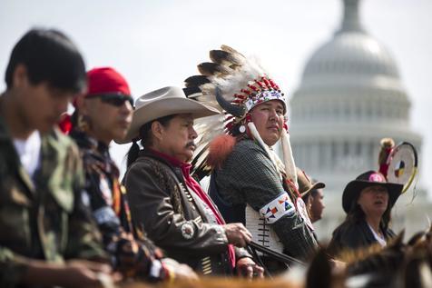 Los sioux aseguran que resistirán a las intenciones de Donald Trump de construir un oleoducto que puede ser contaminante.