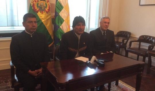 Morales con los representantes en La Haya