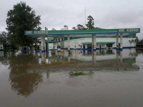 Las aguas crecieron rápidamente en Alberdi