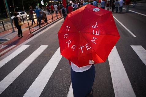 Protesta frente al Senado, ayer