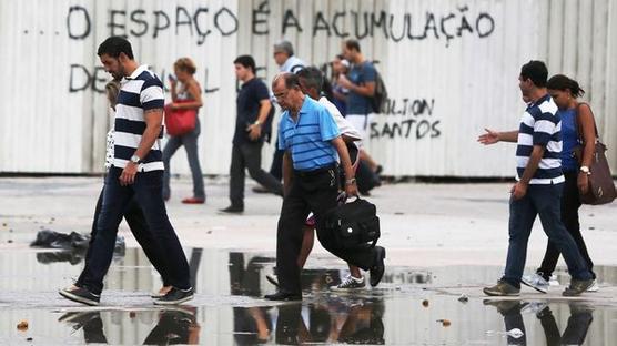 Crece la desocupación y cae el PBI