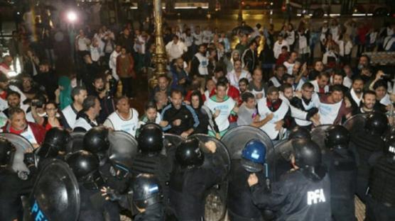 Docentes reprimidos