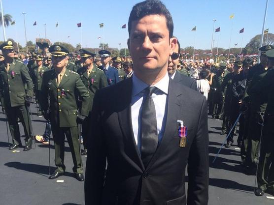 El Ejercito de Brasil condecoró a Sergio Moro