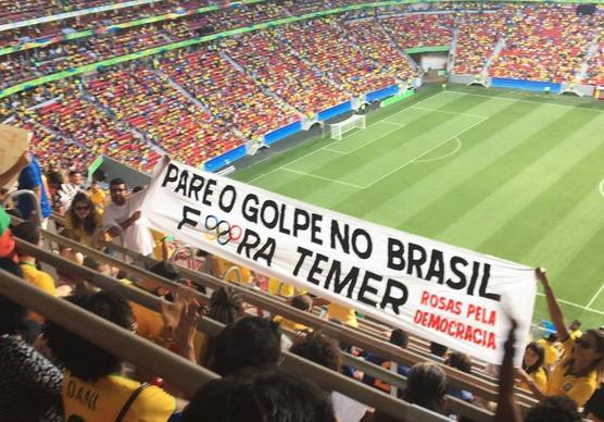 En los estadios resuenan los insultos contra el corrupto de Temer