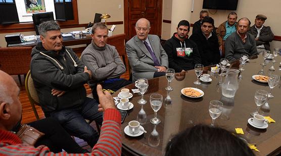 Productores junto a Fernández