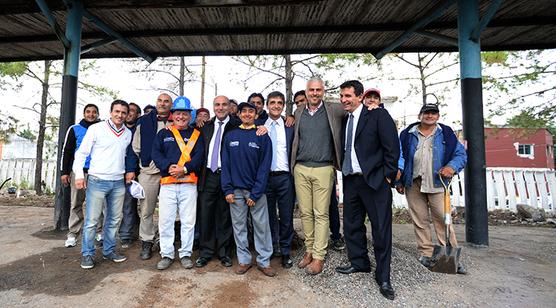 Manzur junto a trabajadores de el Predio Ferial Norte