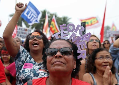 Crece presión contra Michel Temer