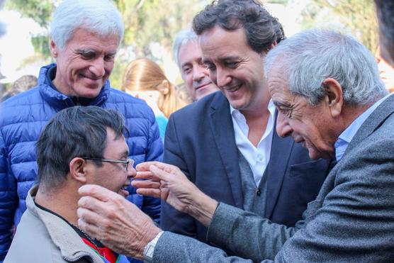 Rodolfo D'Onofrio junto a los chicos