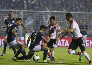 River desdibujó al Decano