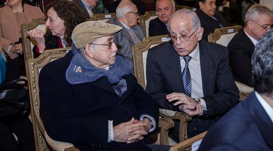 Científicos en el Salón Blanco