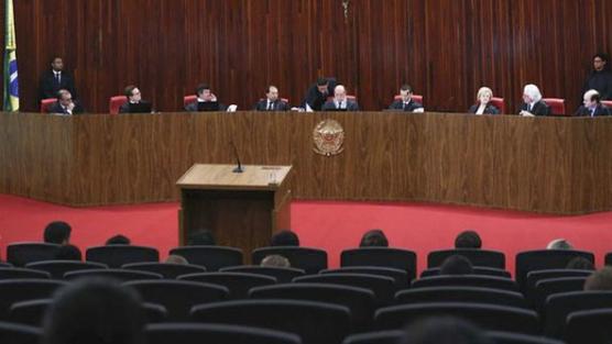 El Tribunal Superior Electoral, por 4 votos contra 3 desestimó causa Temer