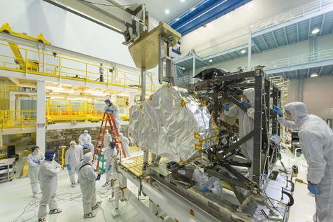 El telescopio espacial James Webb en proceso de ensamblado. 