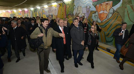 Manzur recorre el túnel