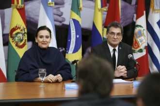 Avruj junto a Gabriela Michetti. 