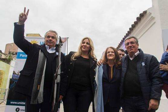 Los candidatos con Alicia Castro