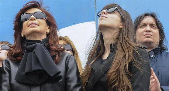 CFK junto a sus hijos