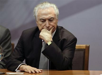 Temer con cara de preocupación, sin salida