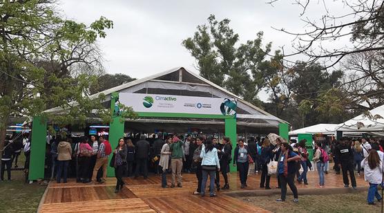 Miles de personas en el Foro Climático