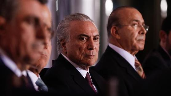 Temer en caida libre