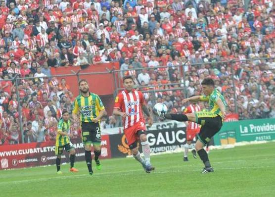 El Santo no pudo con Aldosivi (foto: Twitter @CASMOficial).