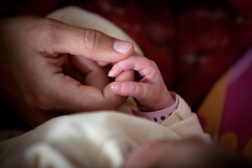 Independientemente de la cultura, las madres son propensas a reaccionar ante el llanto de su bebé 