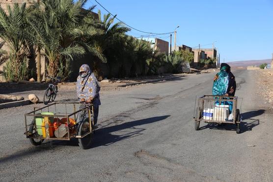 Recorren kilometros para abastecerse de agua