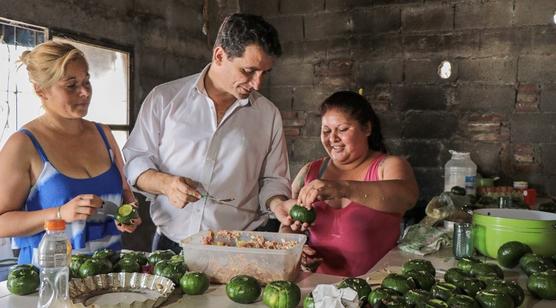 Yedlin visitó cocina comunitaria