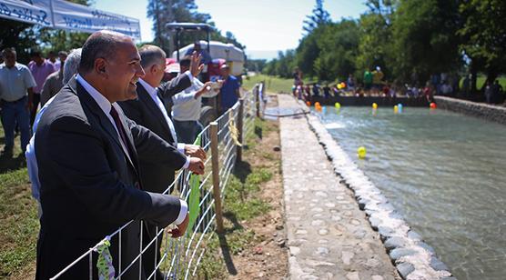 Manzur inauguró una pileta